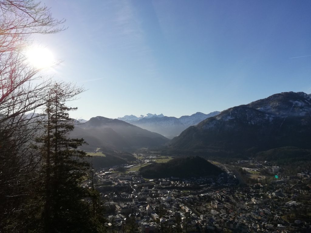 Blick auf Bad Ischl und das umliegende Gebirge